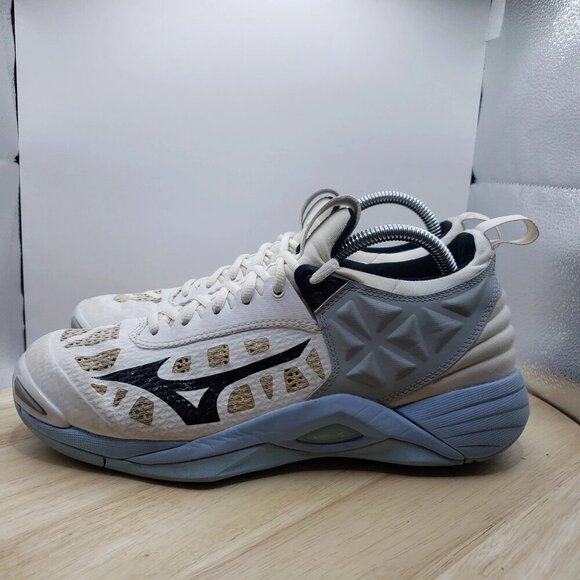 Mizuno Women's Wave Momentum Athletic Volleyball Shoe White Blue Size 10 M - Picture 1 of 8